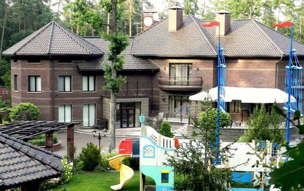 Суд арестовал имение экс-чиновника, причастного к задержанию Луценко: опубликован документ (1) 