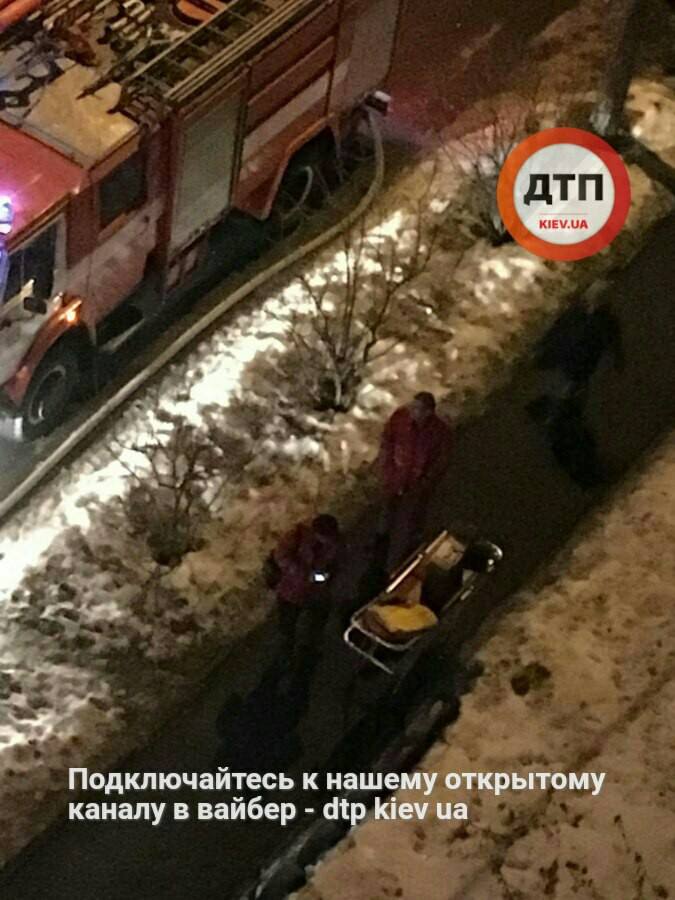 В Киеве произошел смертельный пожар: появились фото с места ЧП (1)