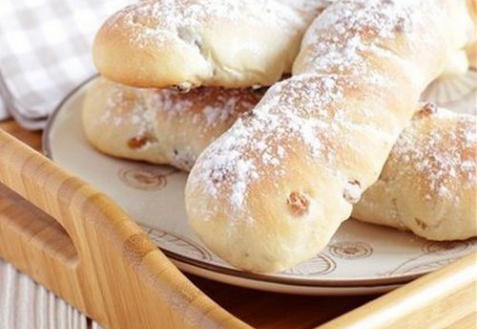 Постные булочки с изюмом Постные булочки с изюмом