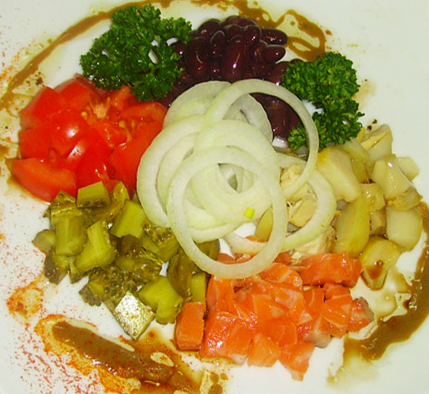 Салат из семги, фасоли и грибов - рецепт