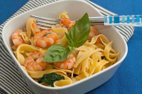 Рецепт - Паста с креветками и базиликом
