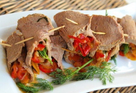 Рецепт - Мясные рулетики с маринованным перцем Рецепт - Мясные рулетики с маринованным перцем