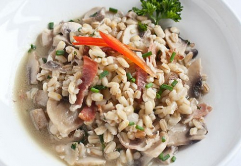 Перловая каша с грибами и беконом
